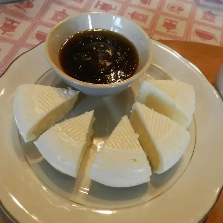 Alojamento de Acomodação e Pequeno-almoço Mamota 3*